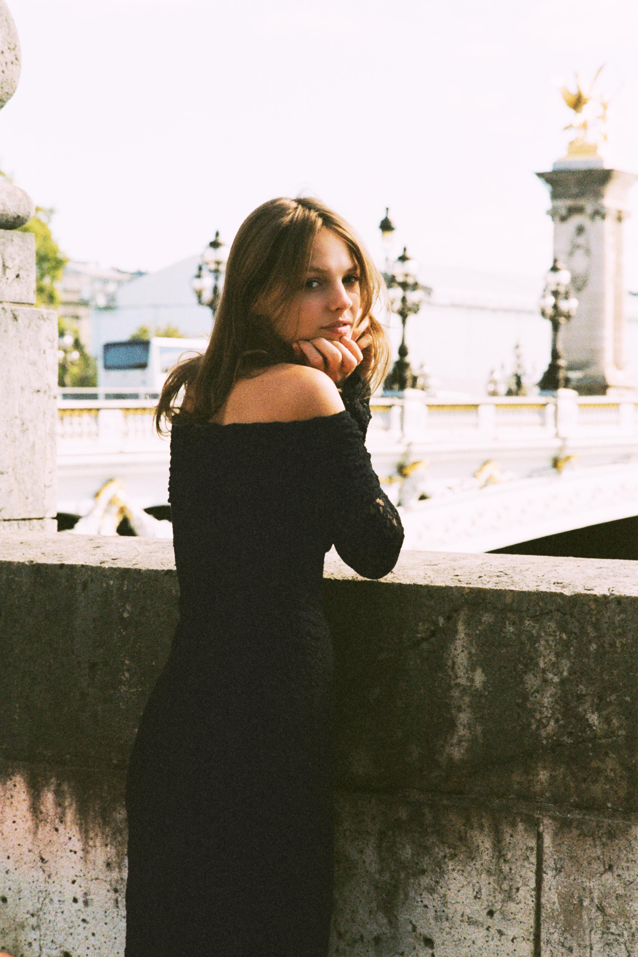 ROBE EN DENTELLE BUSTIER